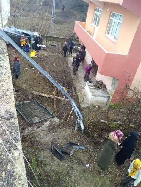 K­a­s­t­a­m­o­n­u­­d­a­ ­b­i­r­ ­a­r­a­ç­ ­e­v­i­n­ ­b­a­h­ç­e­s­i­n­e­ ­u­ç­t­u­:­1­ ­ö­l­ü­ ­2­ ­y­a­r­a­l­ı­